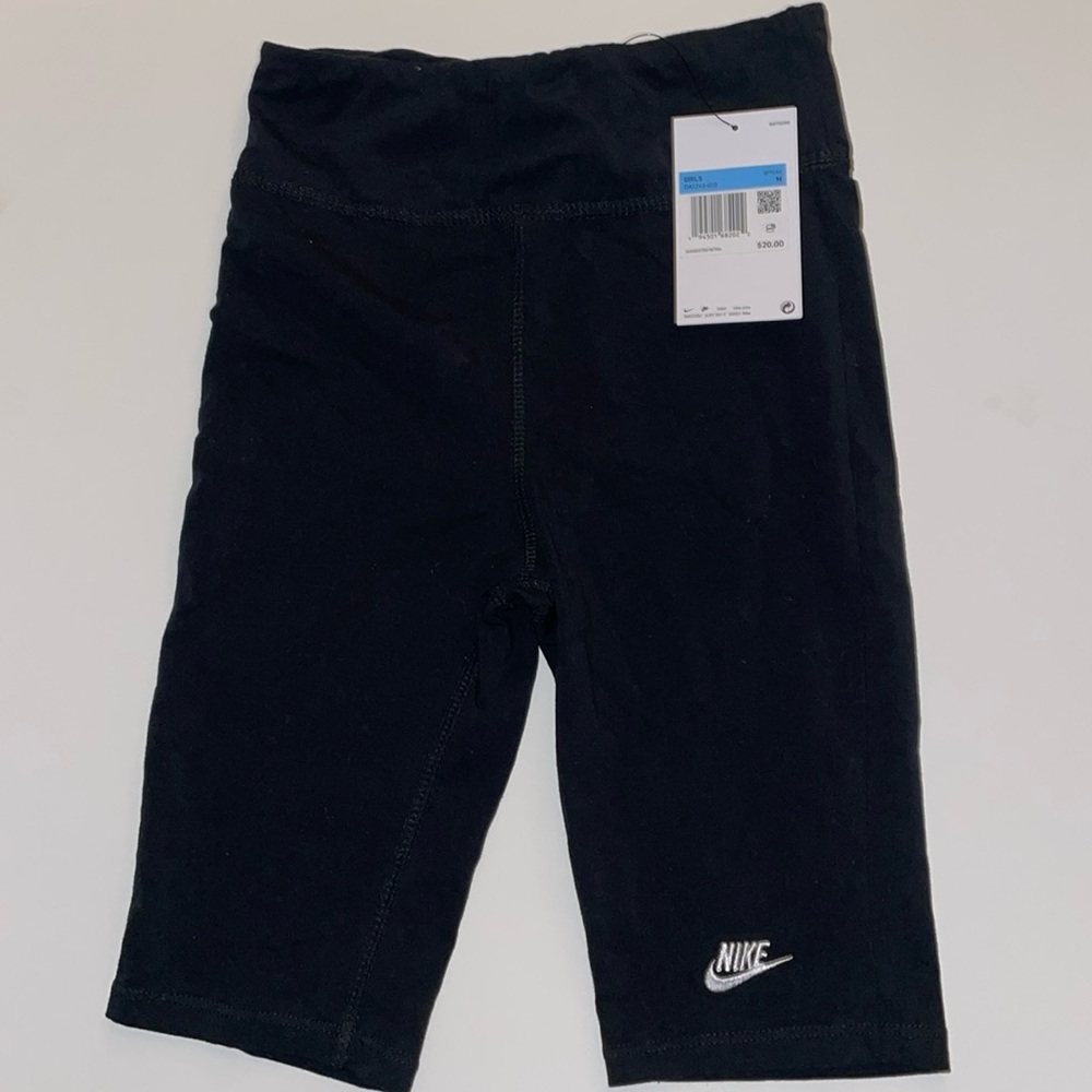 Black bike shorts, Nike,girls Medium NWT